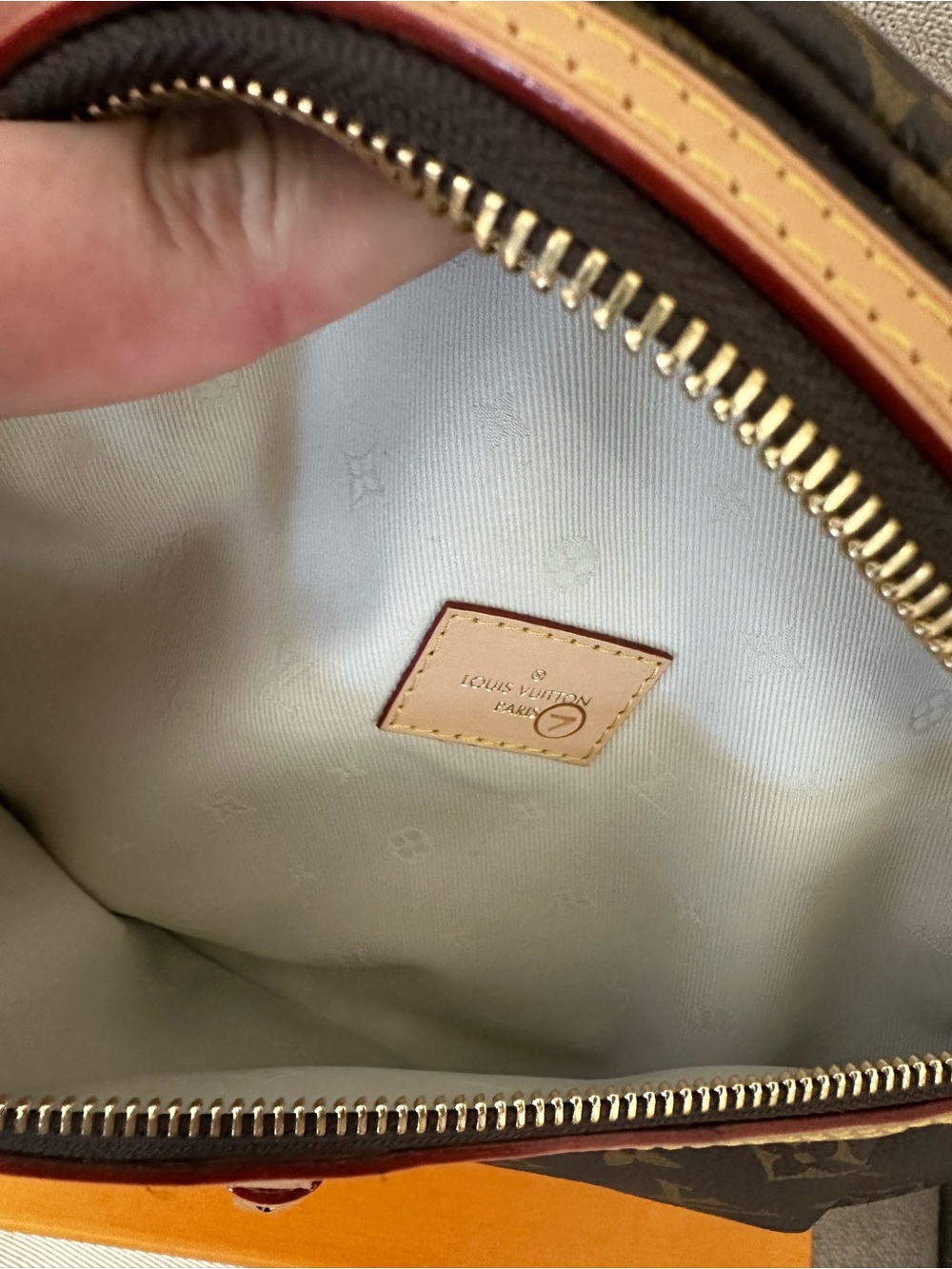 Louis Vuitton Monogram Crossbody Bag in Brown and Cream - Picture 10 of 10